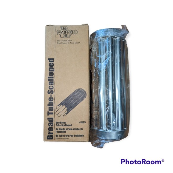 The Pampered Chef Bread Tube Scalloped Model #1565 - Picture 2 of 4